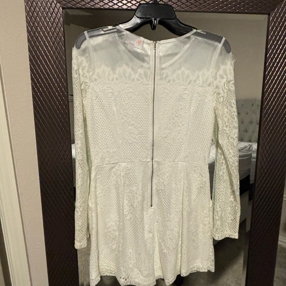 You’re cute white lacy romper - Picture 3 of 3